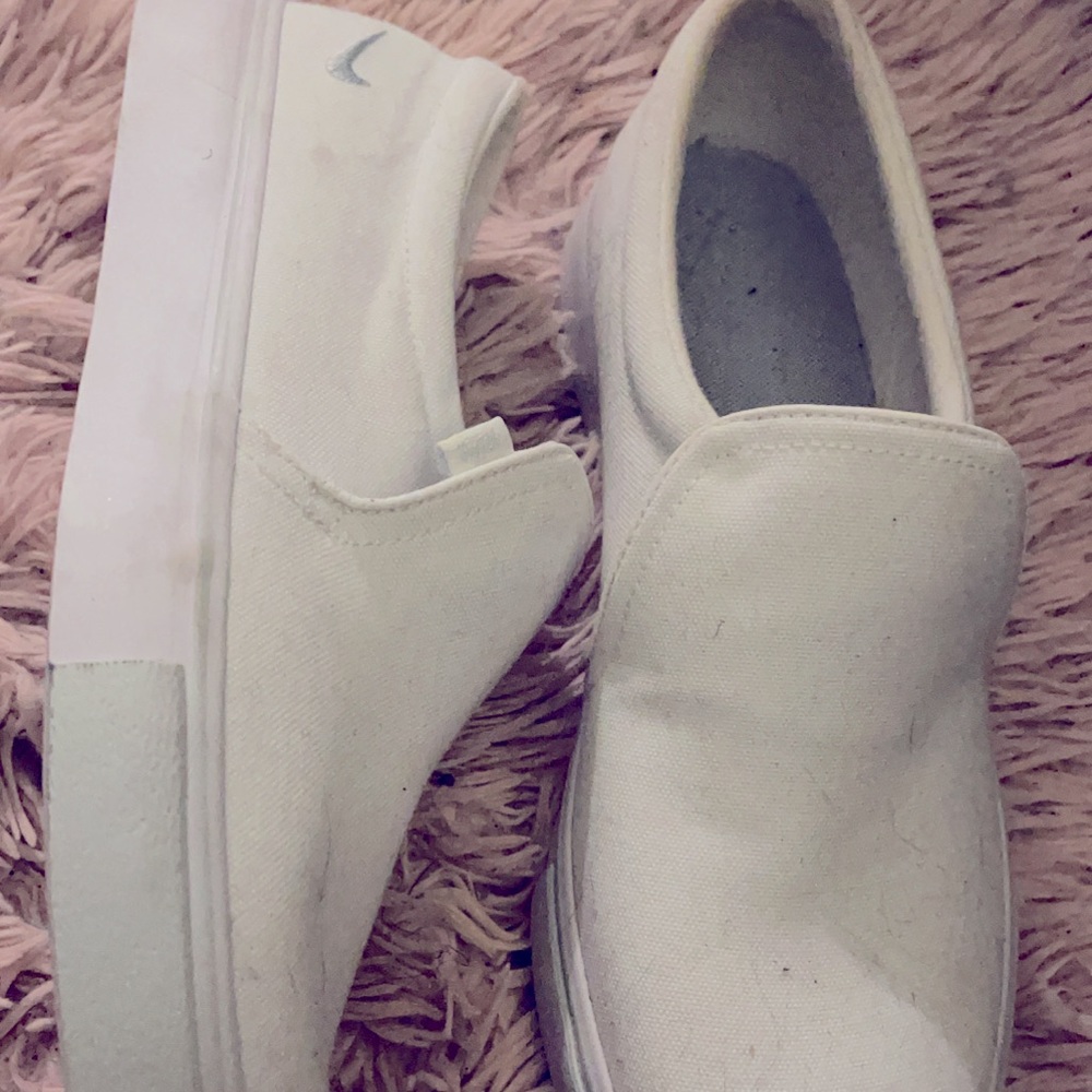 Nike slip ons. Never worn but they are linty!